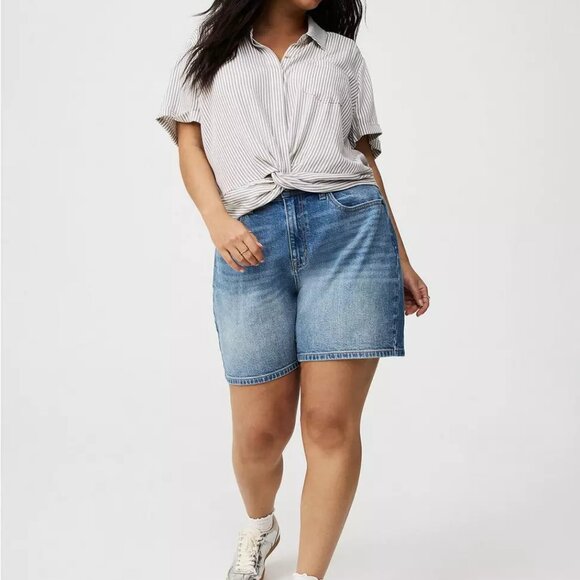 Torrid Crinkle Gauze Twist Front Shirt - Picture 2 of 3